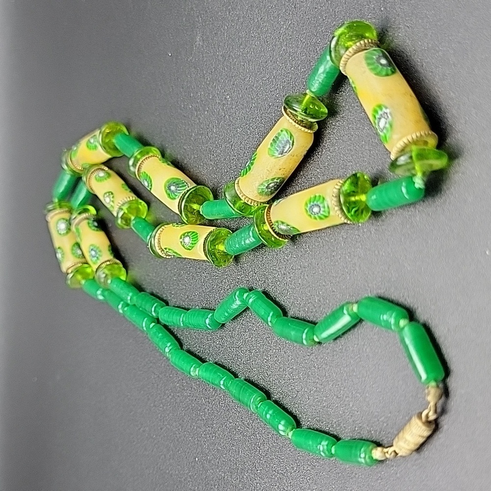 Vtg Art Deco Vibrant Green Millefiori Barrell Bead 32" Glass Beaded Necklace